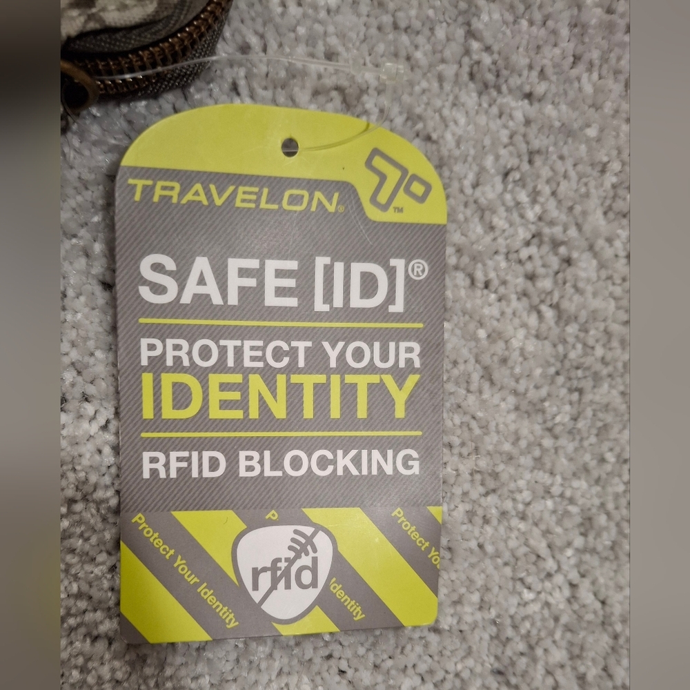 Travelon Wallet With Wristlet RFID NWT - Picture 4 of 5